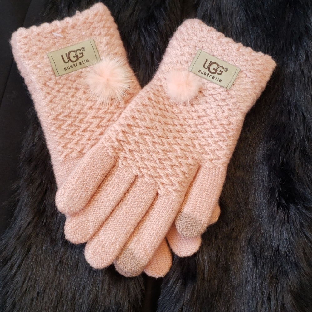 UGG HAT And INFINITY SCARF, GLOVES SET NEW - Picture 5 of 7